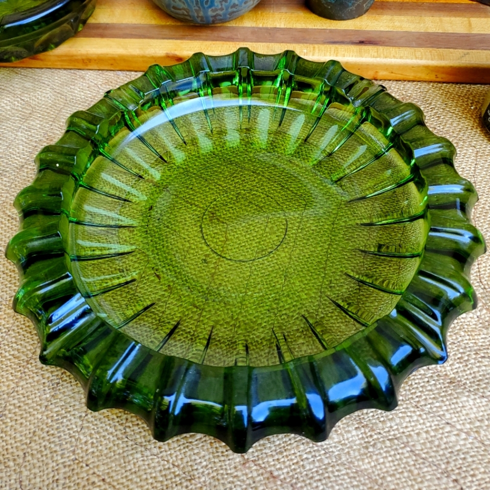 Elegant Green Anxhor Hocking Glass Piece